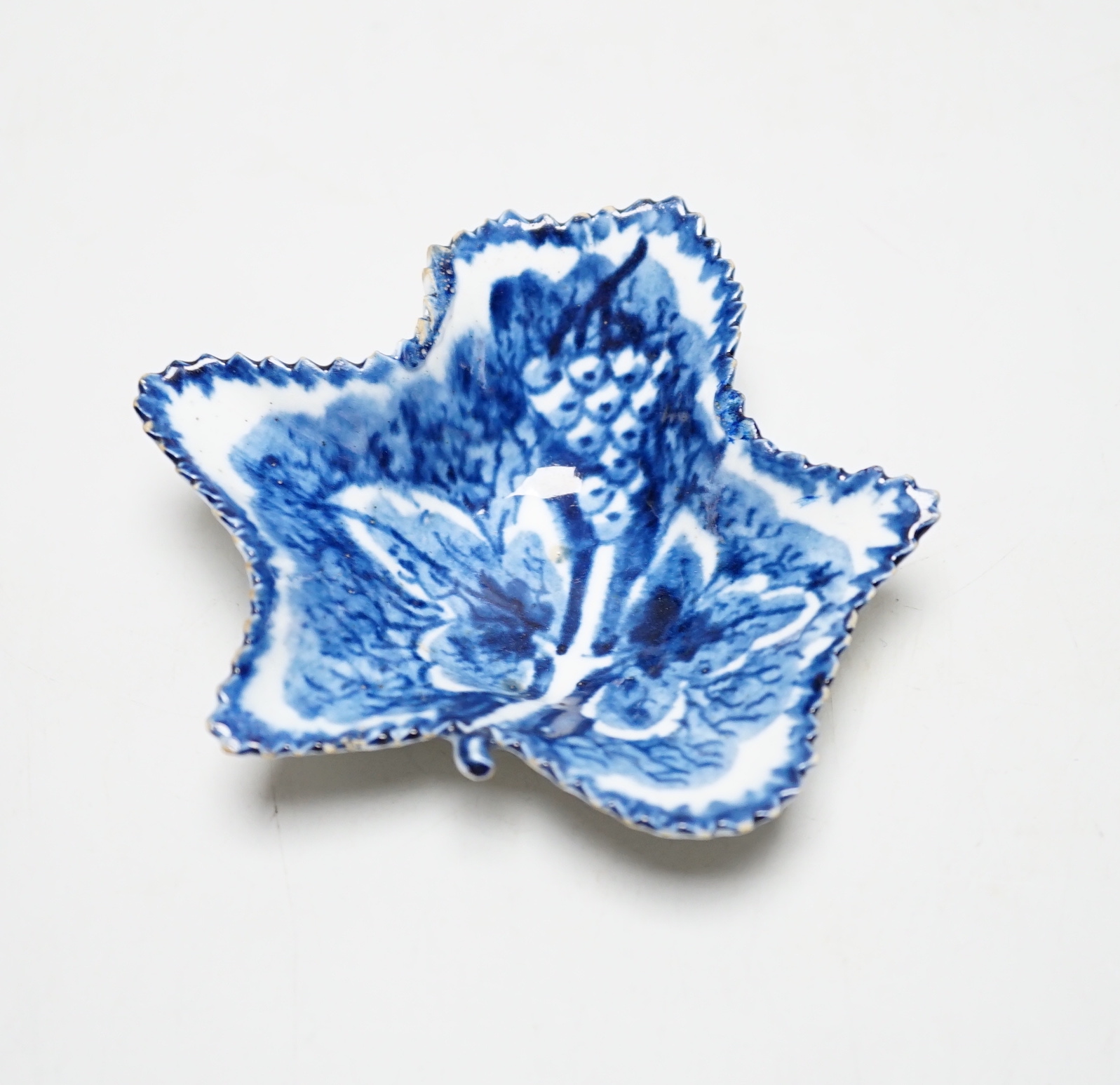 A Bow leaf shape pickle dish, c.1770